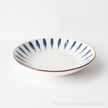 중국 스타일의 파란색과 흰색 도자기 그릇 접시